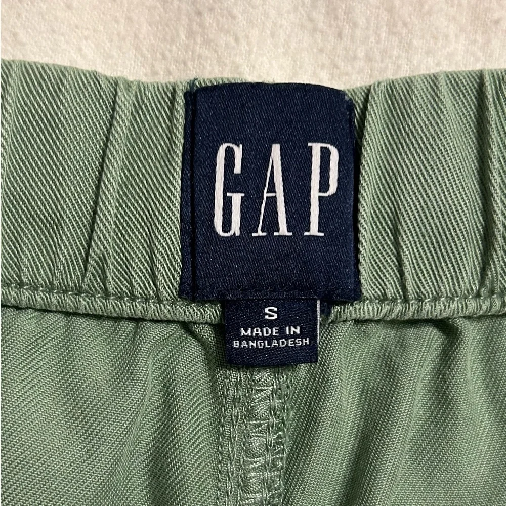 GAP Green Cargo Shorts - Picture 4 of 6